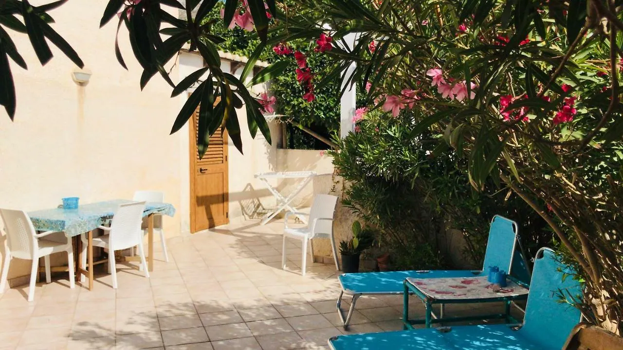 Home Music & Love Favignana 0*,